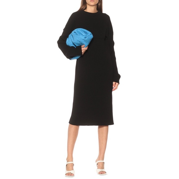 4️⃣0️⃣0️⃣0️⃣ Bottega Veneta Blue Intrecciato Large Pouch - Picture 6 of 14